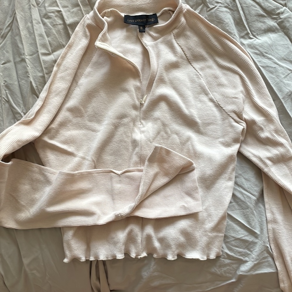 sporty zip front crop top in cream
